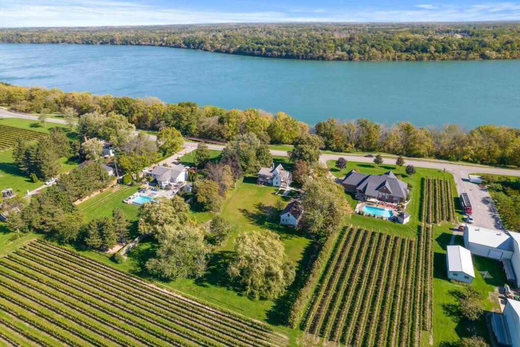 Waterfront Niagara-On-The-Lake Farmhouse On A Vineyardヴィラ エクステリア 写真